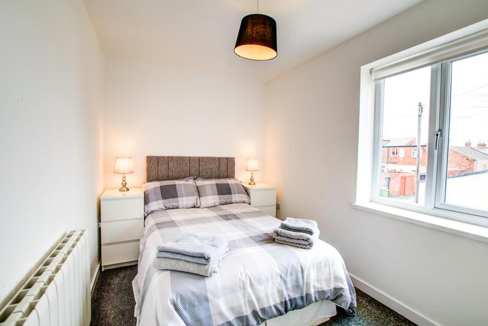 Sunderland Short Stays 2 Bedroom Apartment Free Parking Fulwell Sr6 Bagian luar foto